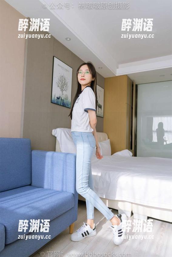 BoBoSocks袜啵啵 - 美图里的奶油，短黑丝竟有种棒棒的气质。