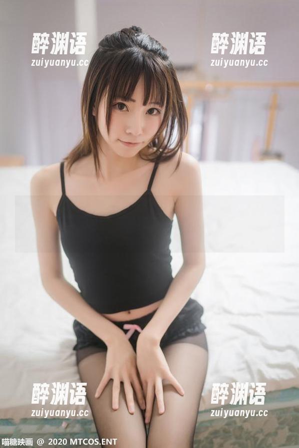 喵糖映画的这组制服灰丝图片，潜意识在召唤我走近。