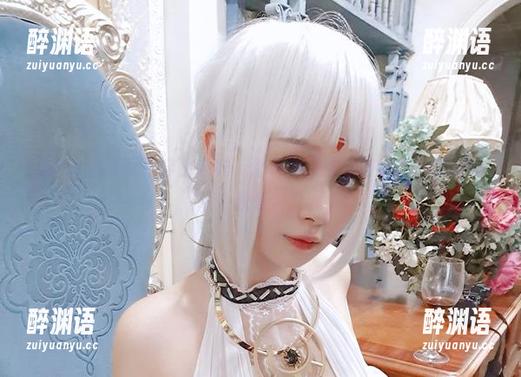 当PAKI草莓酱穿上内衣，那种美就像小时候吃到的那种快乐。