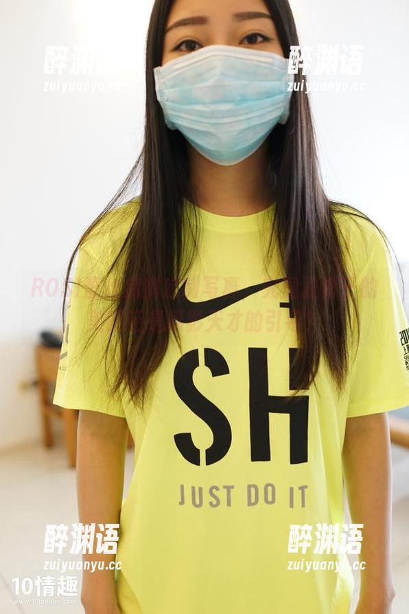 ROSI蕾丝底裤定制写真，究竟是裤子的美丽还是摄影天才的引导？