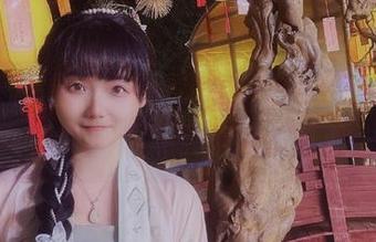 这大概就是Sayako＿今年4岁对凑阿库娅写真的一种致敬，怎么看都入迷