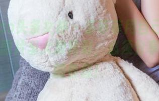 TouTiao头条女神 – 苏菲菲用自己的礼服在这些图片里大放异彩，必须分享给在座的各位！