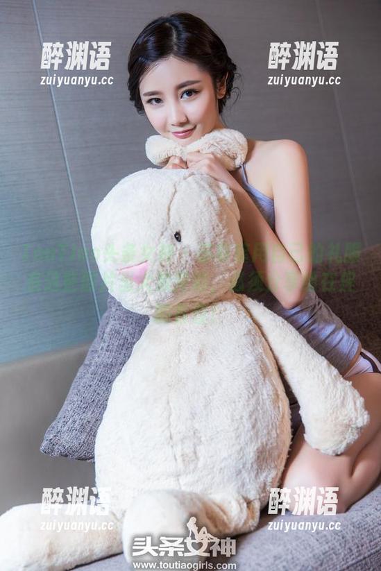 TouTiao头条女神 - 苏菲菲用自己的礼服在这些图片里大放异彩，必须分享给在座的各位！