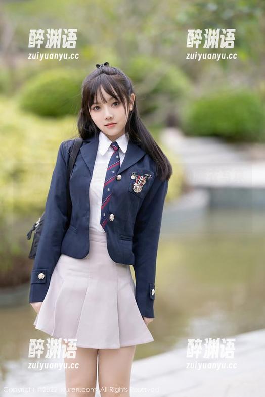 Xiuren秀人网 - 杏子Yada的睡衣写真，宛如艺术品，夕阳下的慵懒令人心生向往。