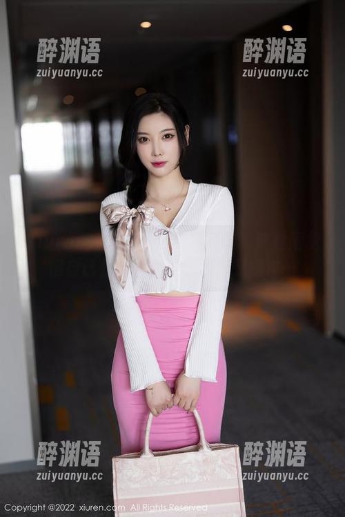 Xiuren秀人网 - 最新写真集：陈秋雨觉得自己是厨娘，其实我只是路过…