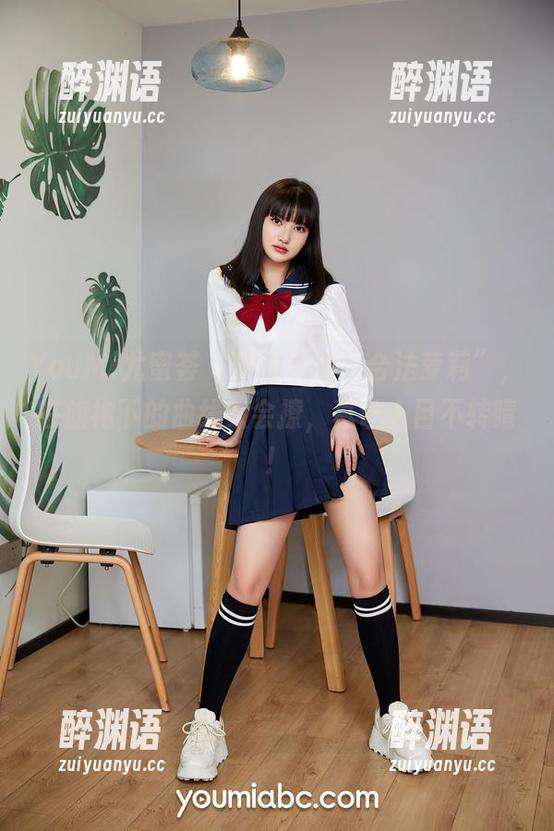 YouMi尤蜜荟 - 套图里的“合法萝莉”，在旗袍下的曲线太会撩，真让人目不转睛！