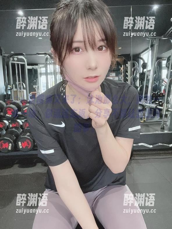 けん研图集又来了：泳池那么大，她的一举一动，你流连忘返，分享不禁让我想问的事。