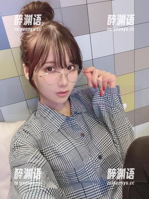 けん研的全套泳装，夕阳西下引爆的细节，图片标记这种体感很赞！