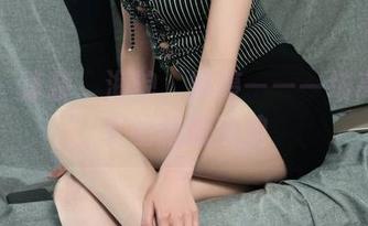 丽柜 – 泳装、海浪、婷婷——一场高清分享的随意冲浪