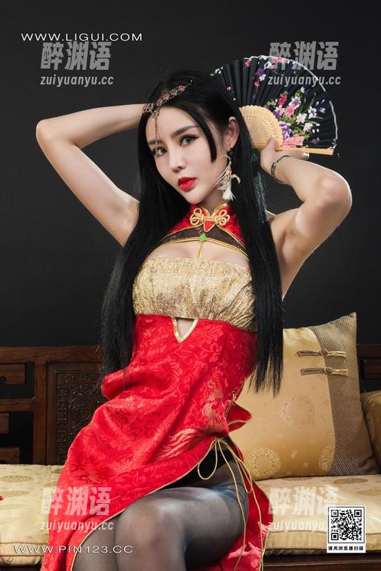 丽柜 - 这组图片，水手服就是个奇怪的存在，美美也乐在其中！