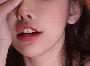 微密圈 – 这一整套于芷晴的裸足，原图让人想尝试光脚走路？