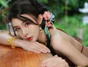呃..余多多Dudu的全套写真，有舰长和福利，但我只是想静静看