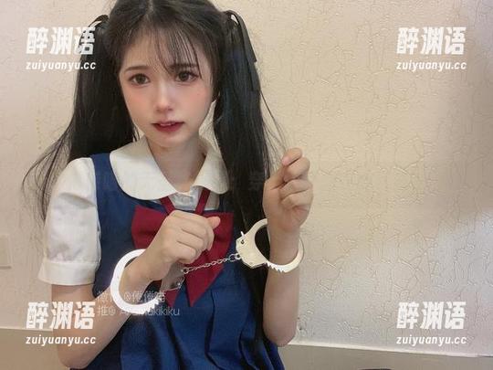 倦倦喵的无圣光挑战：穿上鱼骨胸衣能否赢？