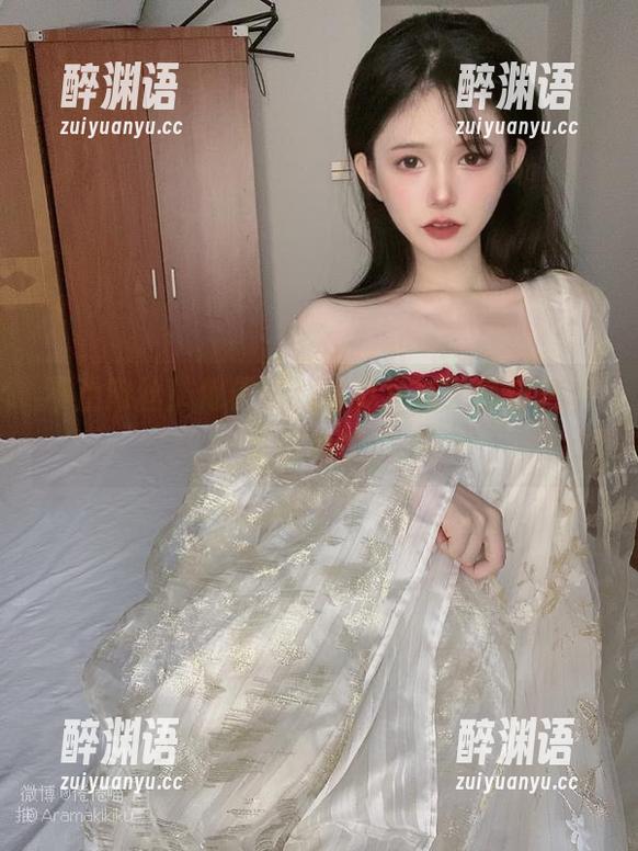 不止肉丝！倦倦喵的写真更新，带你进入欢乐模式！