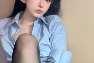 倦倦喵的白衬衫图册：这是刚出门的cos小猫，还是刚吃饱的家猫？