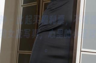 克拉女神 – 比起买福利票，不如直接欣赏YOYO的女友写真，心里的小狂欢满满的。
