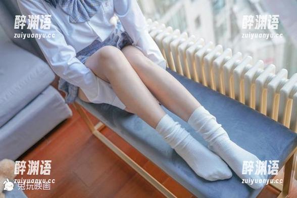 如何描述兔玩映画这本无圣光图集里的制服学妹？甜腻得似乎连空气都变得糖分满满。