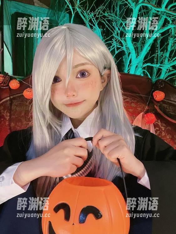 只要有自拍和壁纸，六二二同学就能把日常变为写真，这画面…太怪了点吧！