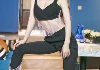 嗲囡囡 – 聊聊樱桃小犊子的女孩写真：图册里的轻松氛围…有没有点可爱？
