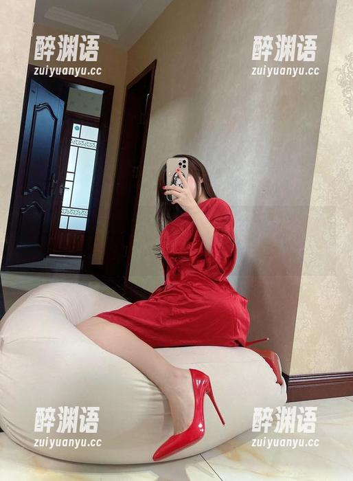 微密圈 - 原图赏析！奶宝妹纸的长腿，夹着“修长”的标签准没错。