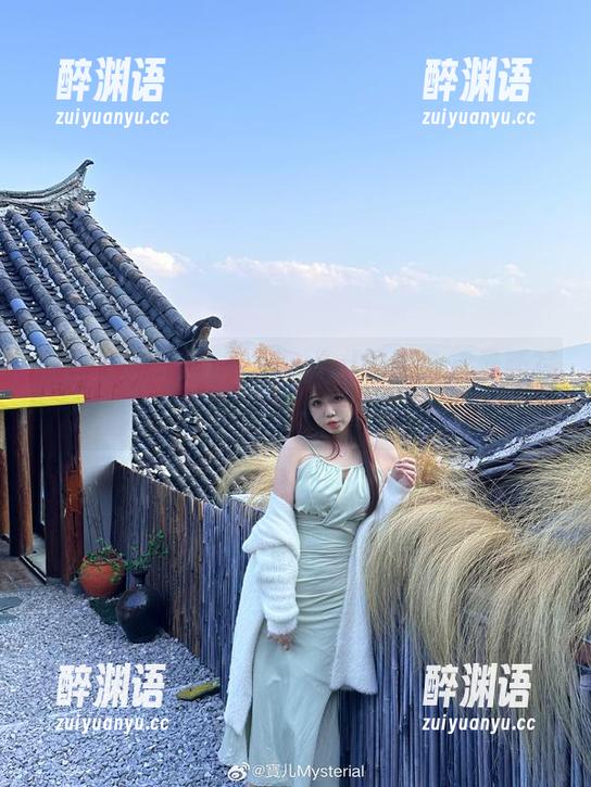 黑色，是宝儿mysterial的颜色；最新写真集值得一看哦！
