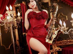 小瑶幺幺决定要在万圣节扮个“脚臭鬼”，她的定制写真没几人能hold住，哈哈！