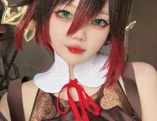 看看小瑶幺幺的套图，校服妹妹的造型真让人怀念，那些年扯不断的校服情！