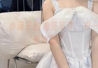 微密圈 – 小萌子的油亮写真，来一杯清水解腻吗？