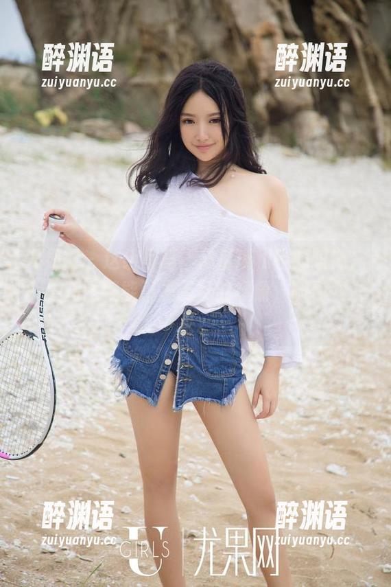 尤果网 - 这组写真，黛蓓琪和她的眼镜，一个画面就能引发无尽的想象，随便发发呆。
