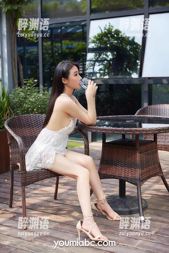 尤蜜荟 - 无圣光的游泳圈：向小圆的薄荷蓝之夏作品大狂欢！