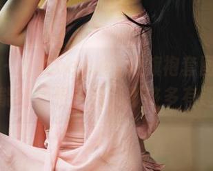 尤蜜荟 – 菲儿beauty的旗袍套图：要是我也能随便扭一扭，那该多有趣啊！