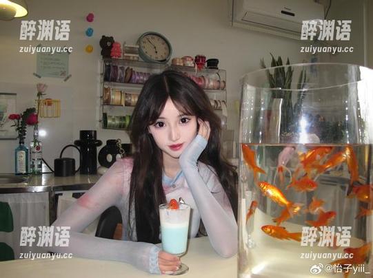 她在怡子yiii的花嫁私拍图集里娇羞，我却只关注她的那对鞋子。