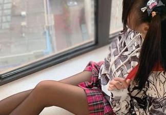 摇摇乐yoyo的双马尾眼镜娘，别让眼镜遮住了你的瞳孔，更新图片中！