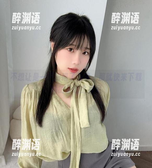 不想让是一只废喵了为难，那就快来下载她的圣诞比基尼