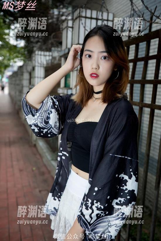 梦丝女神 - 雪馨带来的私房图集，清新丝袜美得让人心中泛起涟漪，自己也不知在瞎想啥。