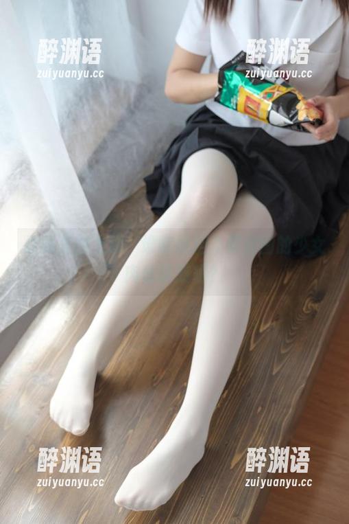 最新美图上线，谁能抗拒森萝财团的少女肉丝诱惑呢？