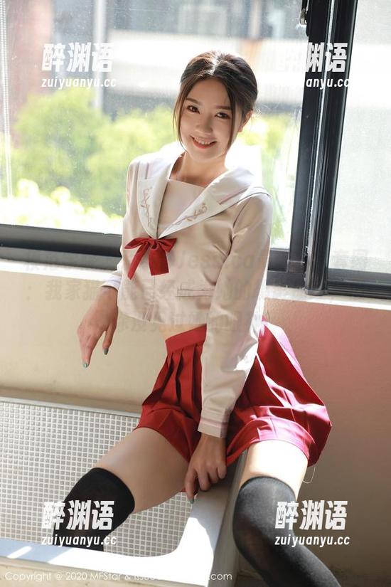 模范学院 - 蒋小静Jessica最新日常套图：我家猫可能已经成为她的摄影助理，但你没见过她的眼神！