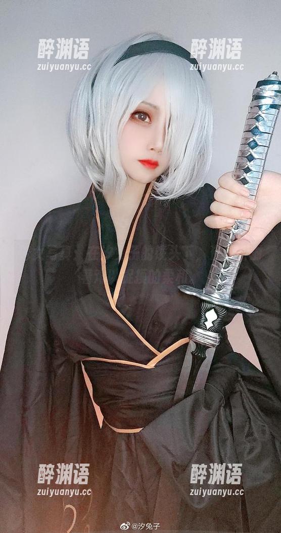 修女写真：在汐兔子的镜头下，资源折射着难以捉摸的柔和。