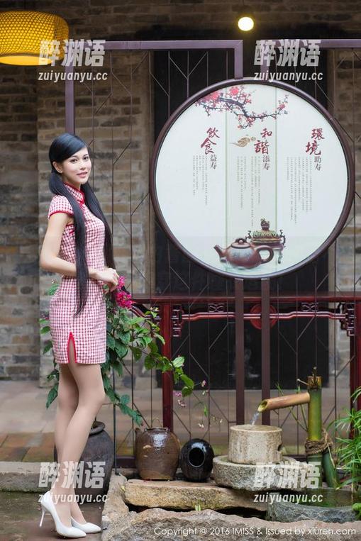 爱蜜社 - 翻开萌白酱的私摄影集：你信不信，我每晚穿这件睡衣追剧！