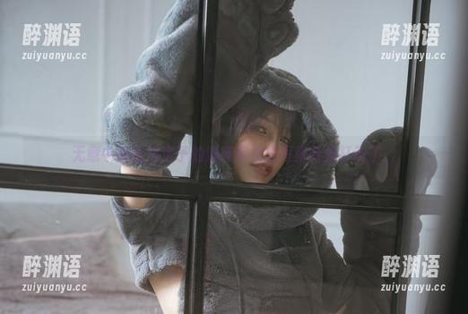 无意中被狐洛洛子的清纯黑长直写真合集打动了。