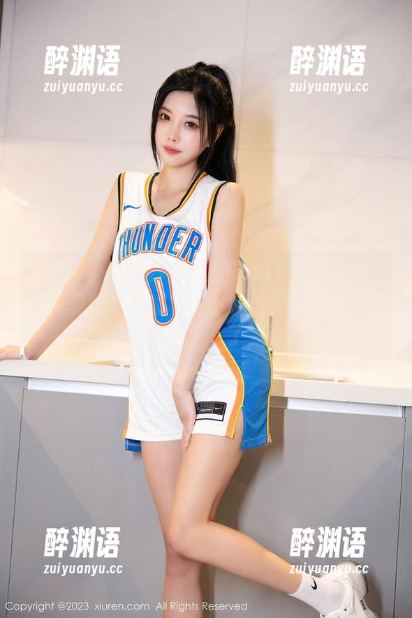 秀人网 - 白衬衫再加上Emily顾奈奈酱，完美美图更新模样—不禁让我想起小时候的“白雪公主”了，嘿嘿！