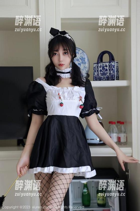 秀人网 - 别说看剧，伊小七MoMo的写真资源也能让你懂点人生真谛