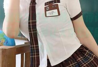 秀人网 – 铜色与镂空相遇，夏诗诗Sally的这一套写真，有种让人浮想联翩的微妙气息。