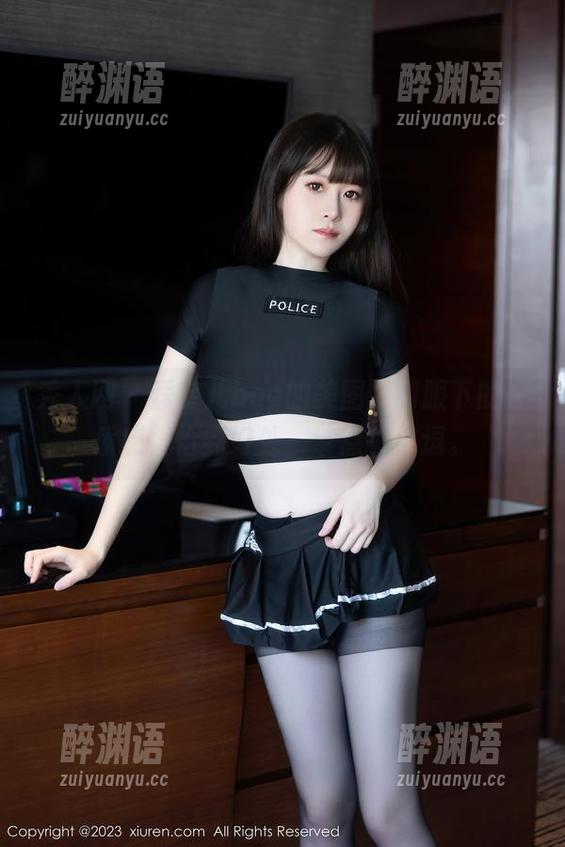 秀人网 - 媛宝儿boa的美图，制服下的气质感，恰到好处，带点小挑逗。