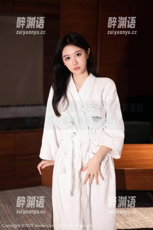 秀人网 - 当小纯子遇上万圣节，写真里的每一张图片都像是在挠我的心。