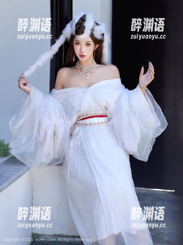 秀人网 - 网盘放着尹甜甜护士的美照，想下载又觉得有些放不开。
