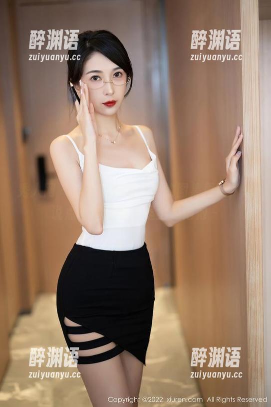 秀人网 - 岁小岁在浴缸里的图集更新，想说点啥但是脑子里全是泡泡～