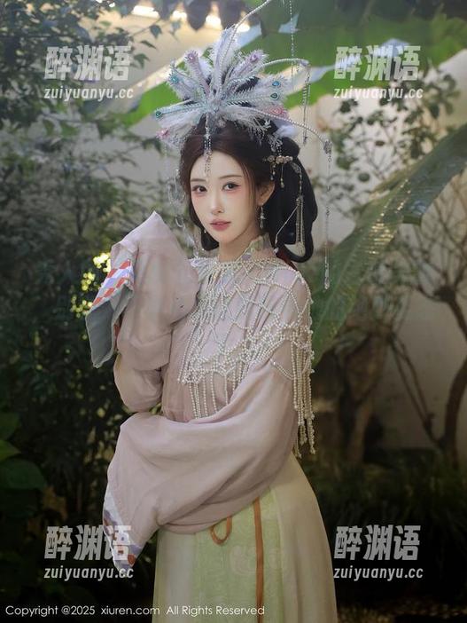秀人网 - 更新！张思允Nice的古装美臀，别说，不小心又让我瞄到她的绝妙姿态了。