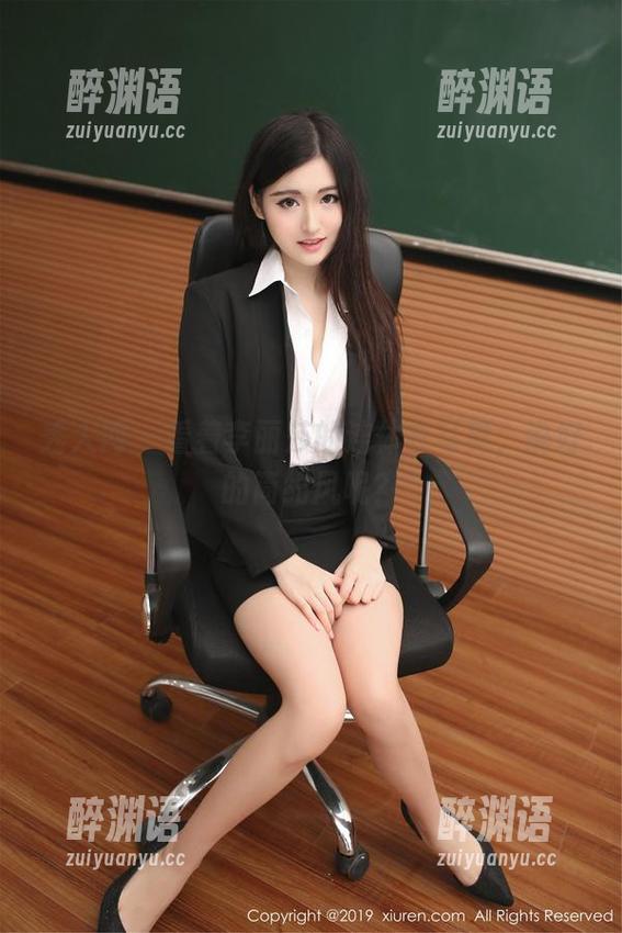 秀人网 - 看着李丽莎的连体衣写真，说好的简约风呢？