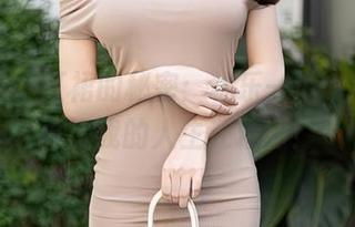 秀人网 – 红裙的秘密：林乐一说，我的写真比我的人生还精彩！